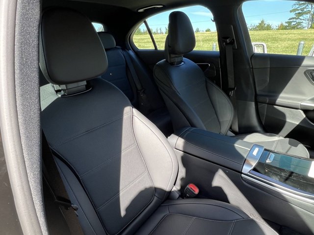 Vehicle image 20 of 37