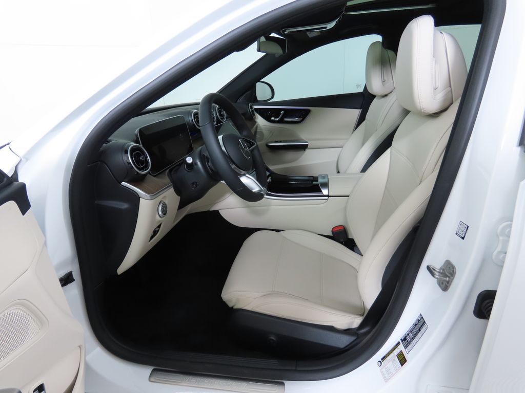 Vehicle image 20 of 33