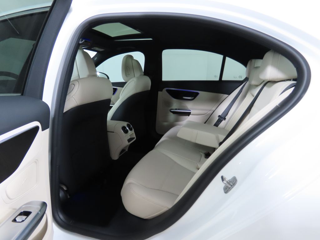 Vehicle image 22 of 33