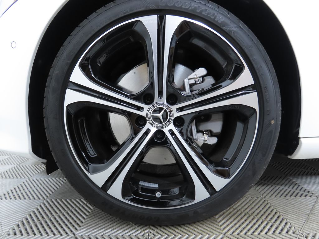 Vehicle image 31 of 33
