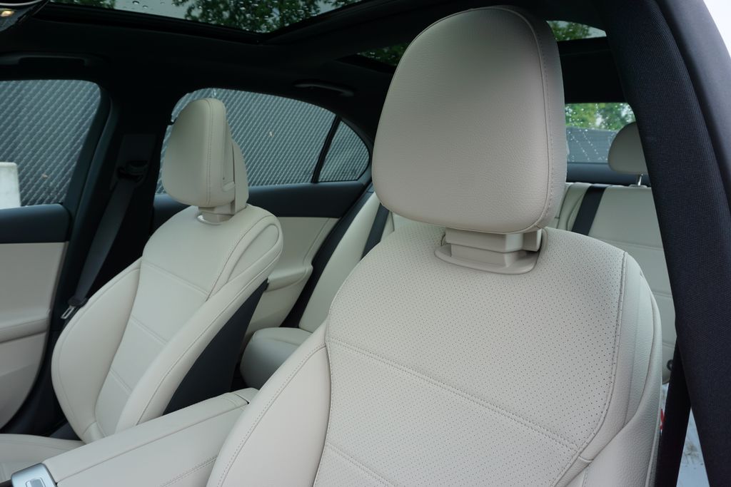 Vehicle image 35 of 67