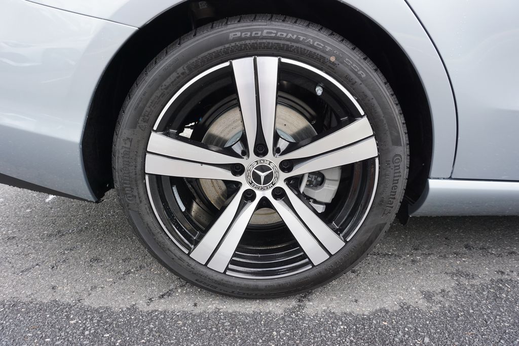 Vehicle image 13 of 67