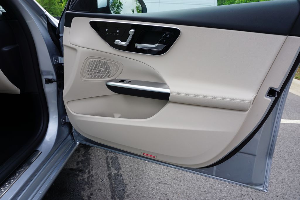 Vehicle image 60 of 67