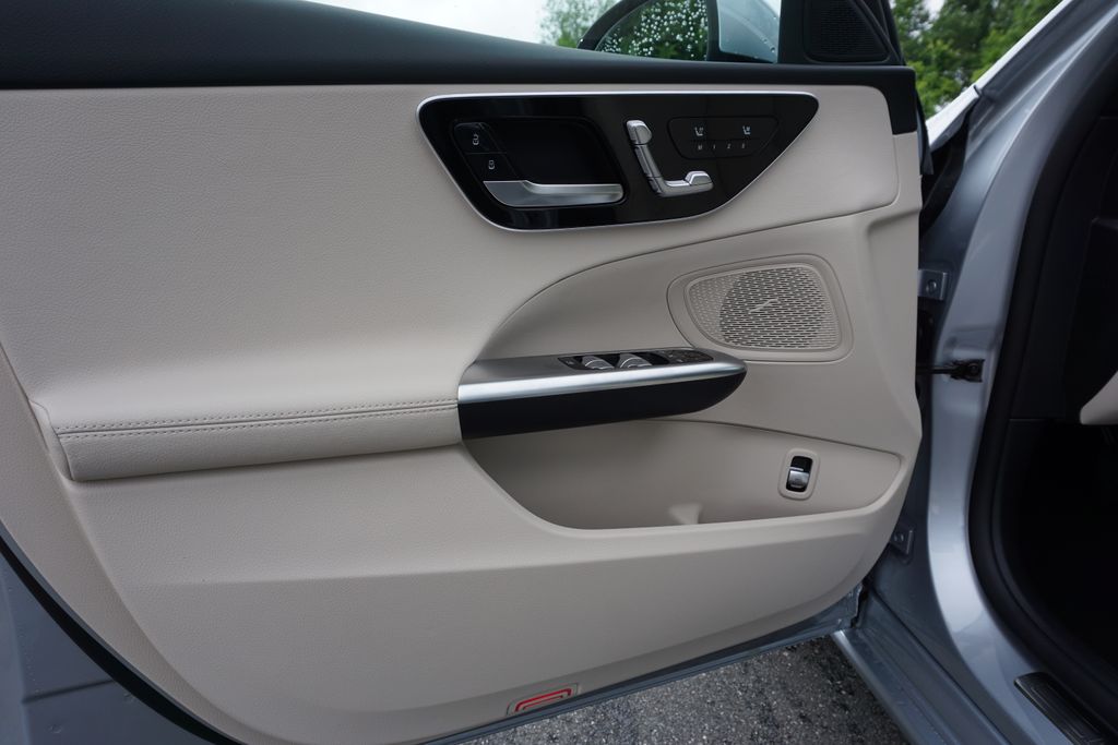Vehicle image 17 of 67