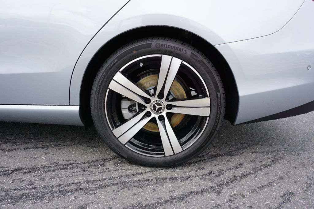 Vehicle image 16 of 67