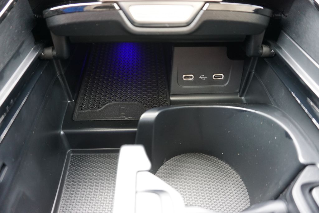 Vehicle image 32 of 67