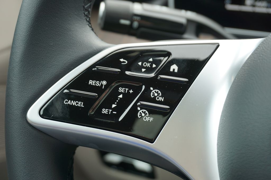 Vehicle image 22 of 67