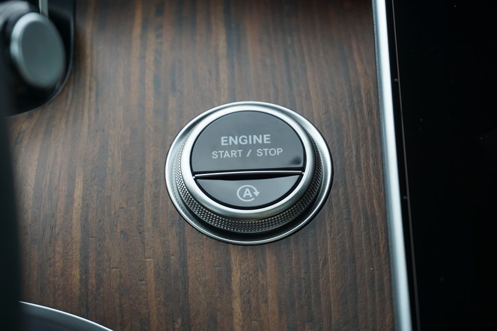 Vehicle image 27 of 67