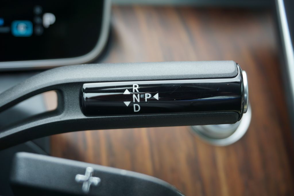 Vehicle image 25 of 67