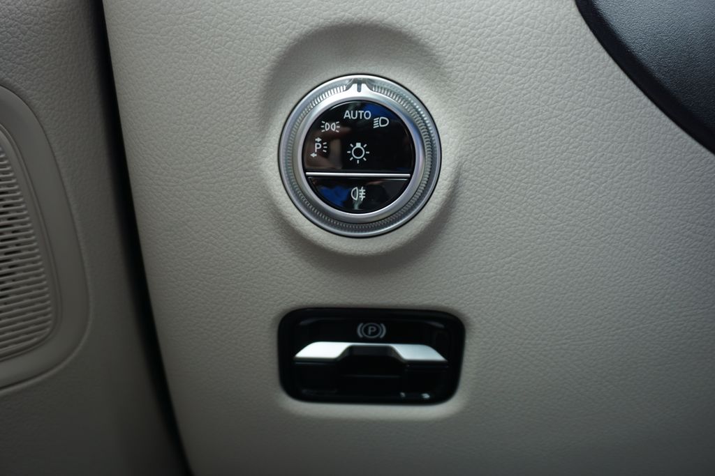 Vehicle image 28 of 67