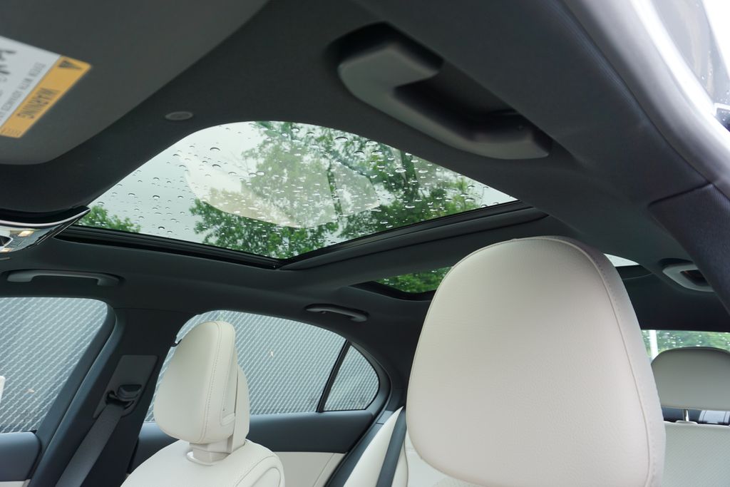Vehicle image 34 of 67