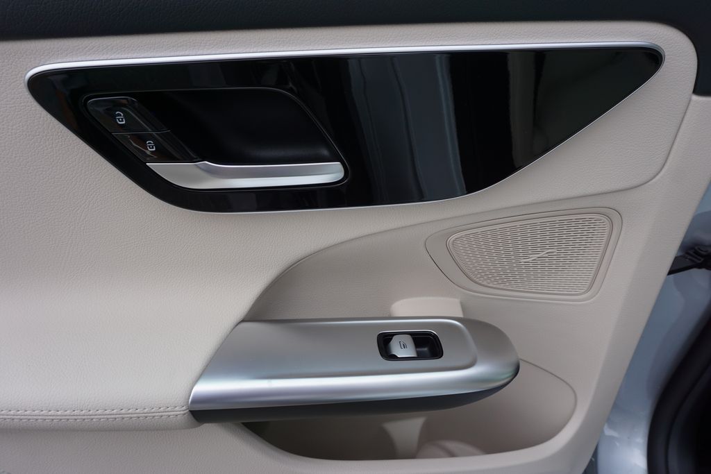 Vehicle image 39 of 67