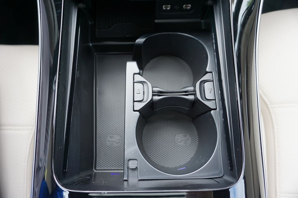 Vehicle image 31 of 67