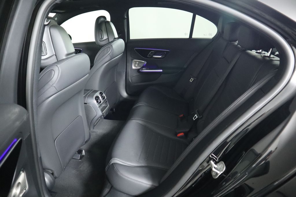 Vehicle image 23 of 34