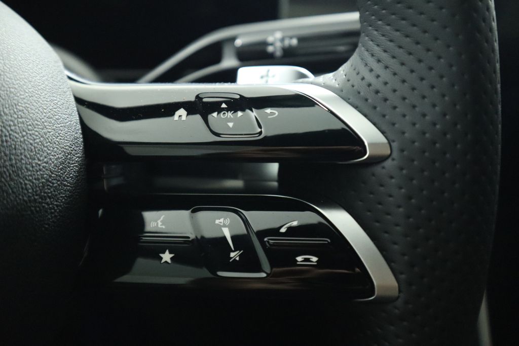 Vehicle image 13 of 34
