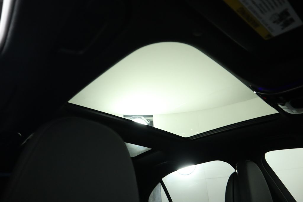 Vehicle image 20 of 34