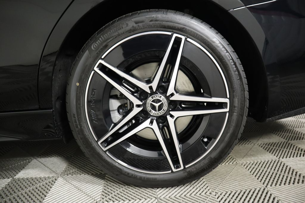 Vehicle image 32 of 34