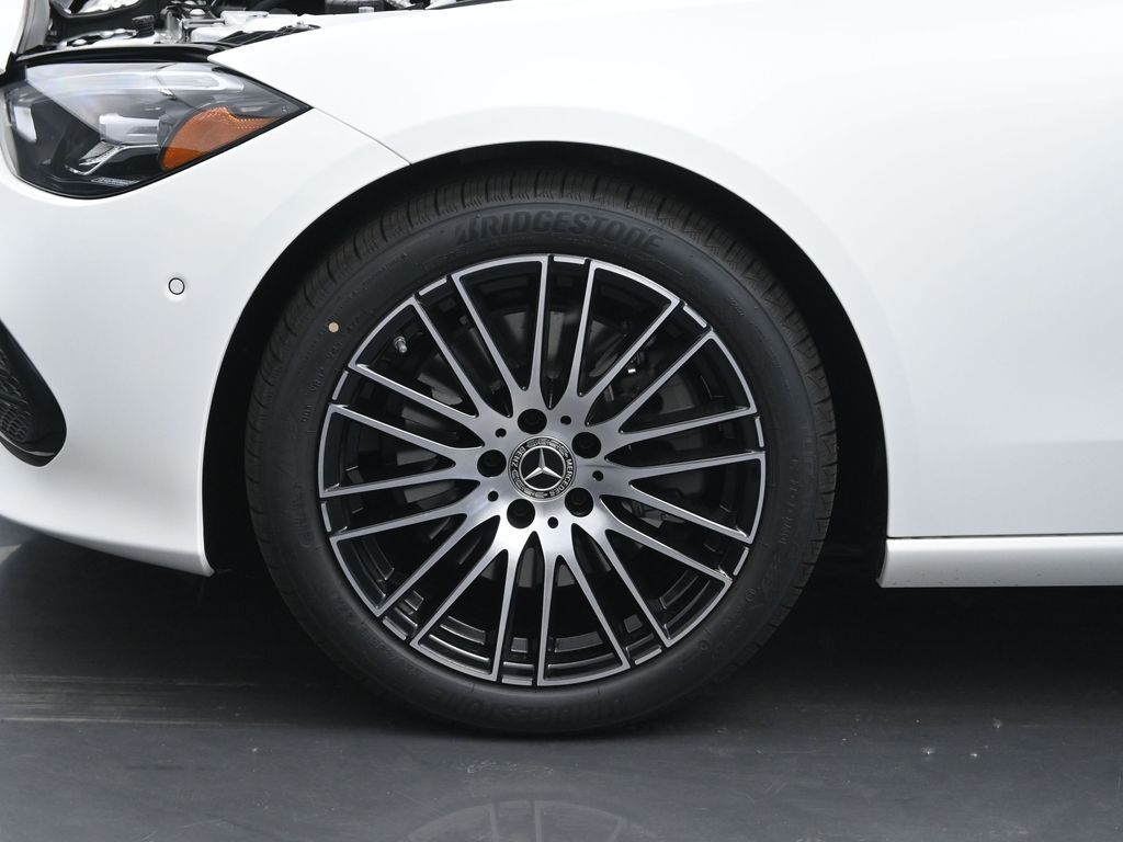Vehicle image 28 of 49