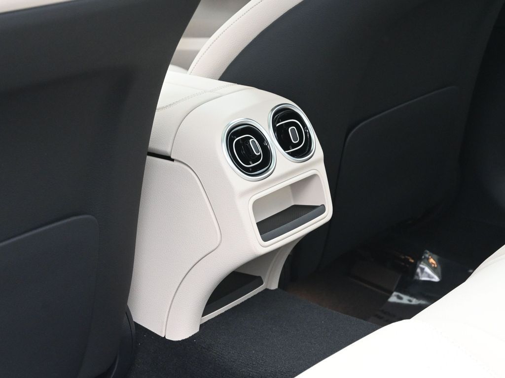 Vehicle image 43 of 49
