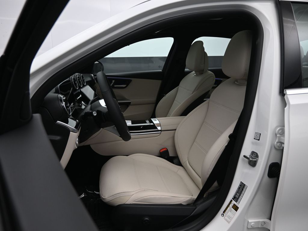 Vehicle image 30 of 49