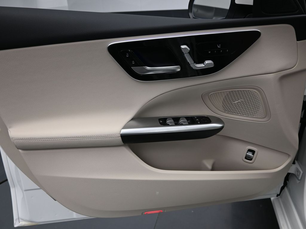 Vehicle image 42 of 49