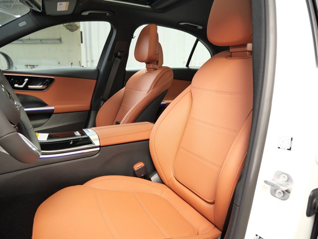 2025 Mercedes-Benz C-Class 300 Image 5 of 13