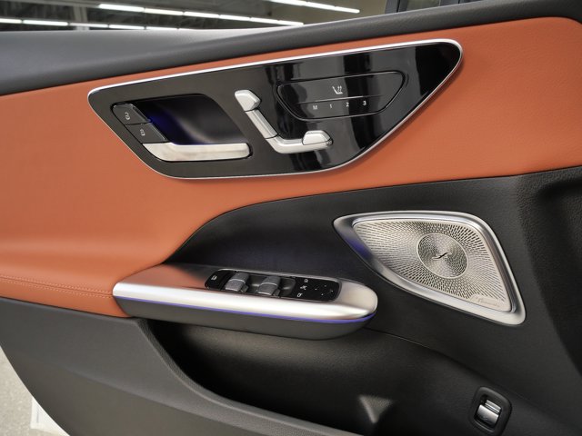 2025 Mercedes-Benz C-Class 300 Image 12 of 13