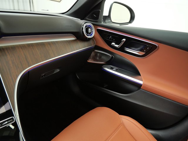 2025 Mercedes-Benz C-Class 300 Image 9 of 13