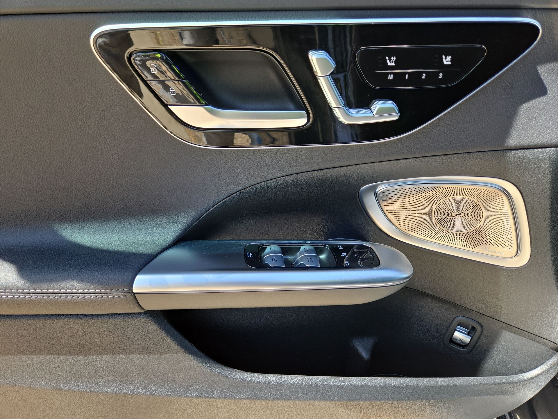 2025 Mercedes-Benz C-Class 300 Image 15 of 22