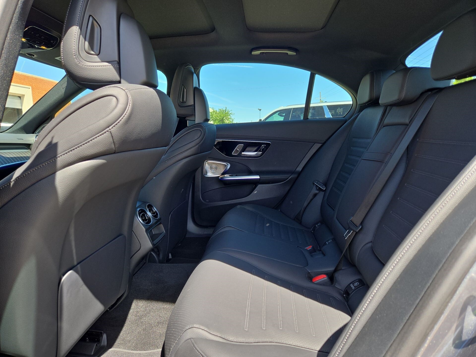 2025 Mercedes-Benz C-Class 300 Image 13 of 22