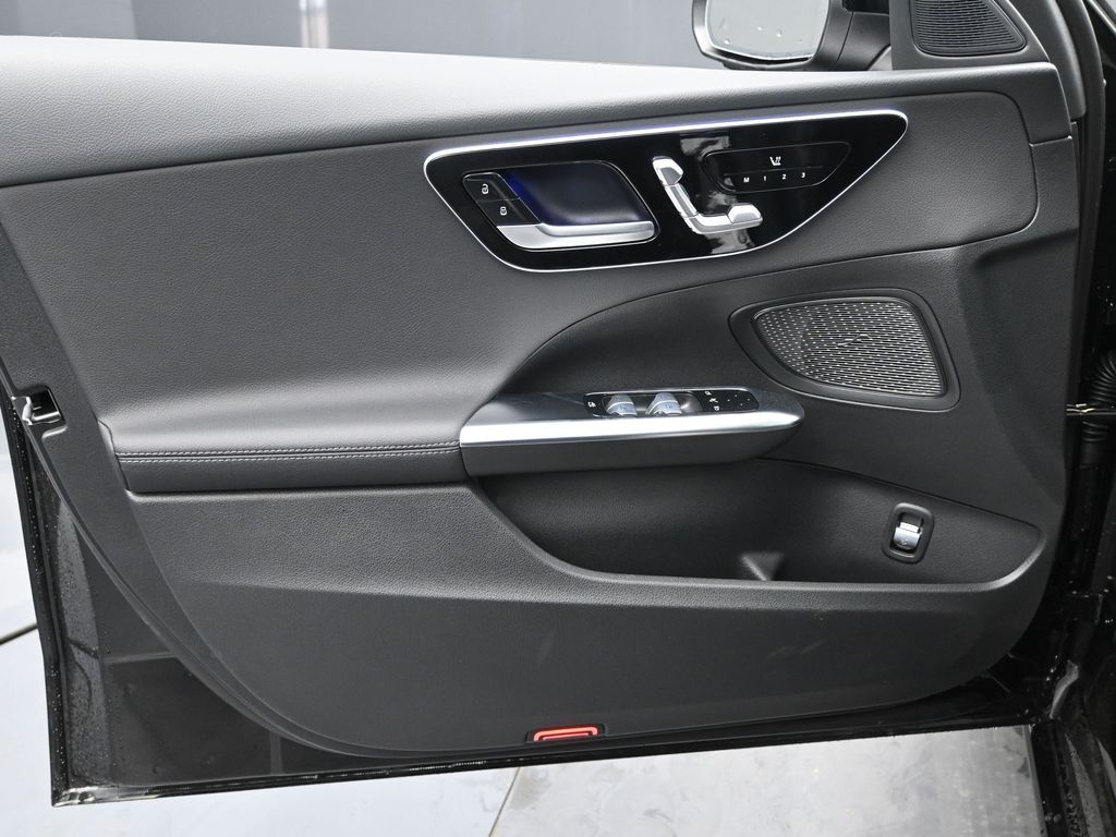 Vehicle image 46 of 49