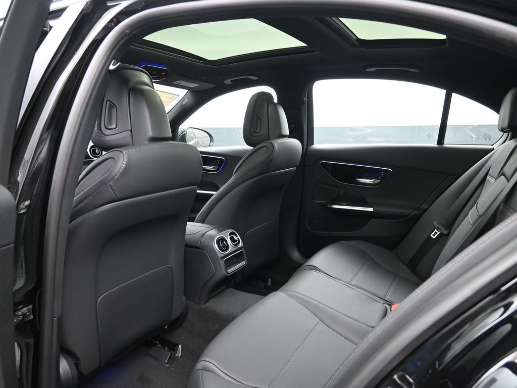 Vehicle image 33 of 49