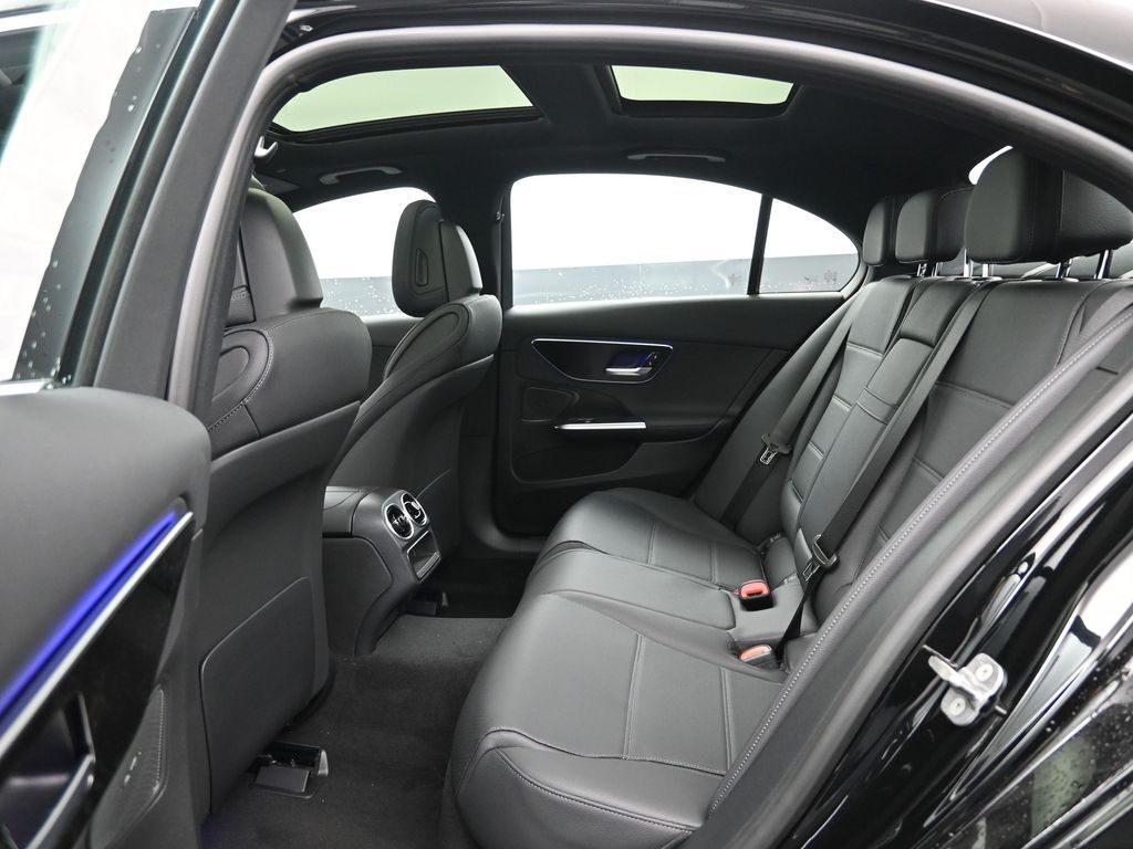 Vehicle image 32 of 49