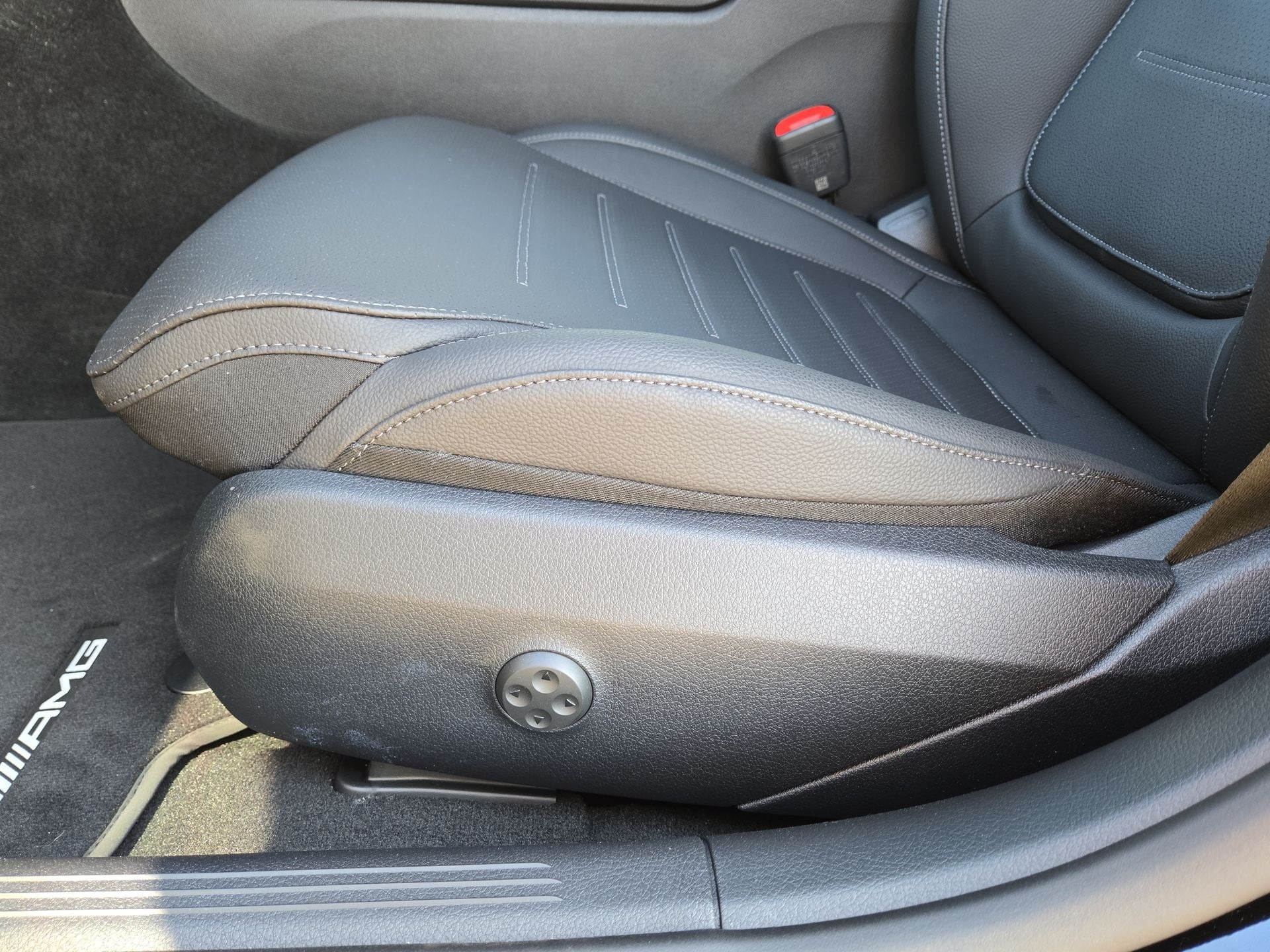 2025 Mercedes-Benz C-Class 300 Image 17 of 22