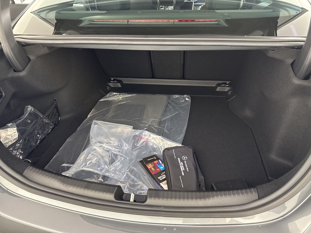 2025 Mercedes-Benz C-Class 300 Image 13 of 33