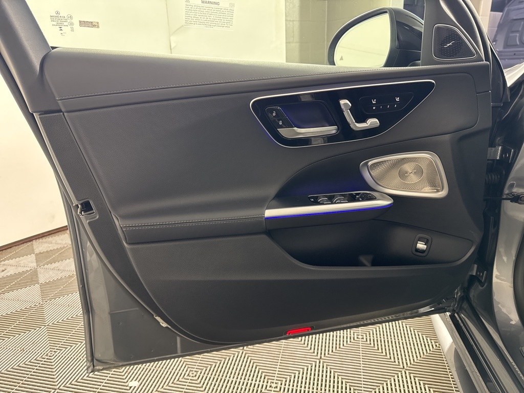 2025 Mercedes-Benz C-Class 300 Image 28 of 33