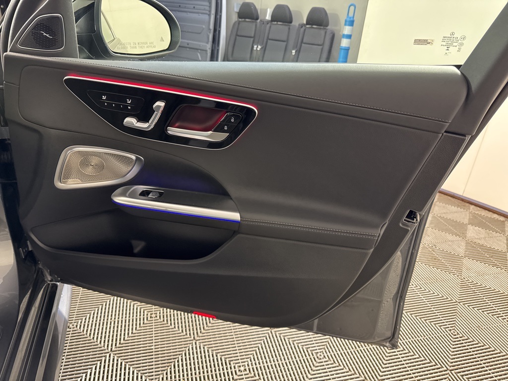 2025 Mercedes-Benz C-Class 300 Image 27 of 33