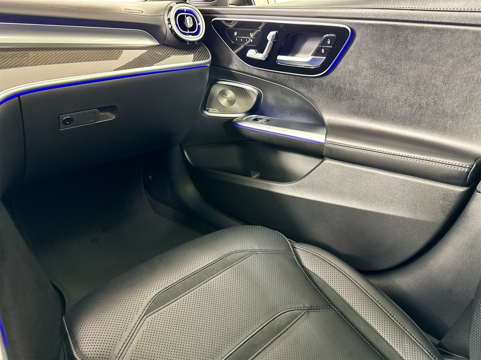 2025 Mercedes-Benz C-Class AMG C 63 S E Performance Image 26 of 35