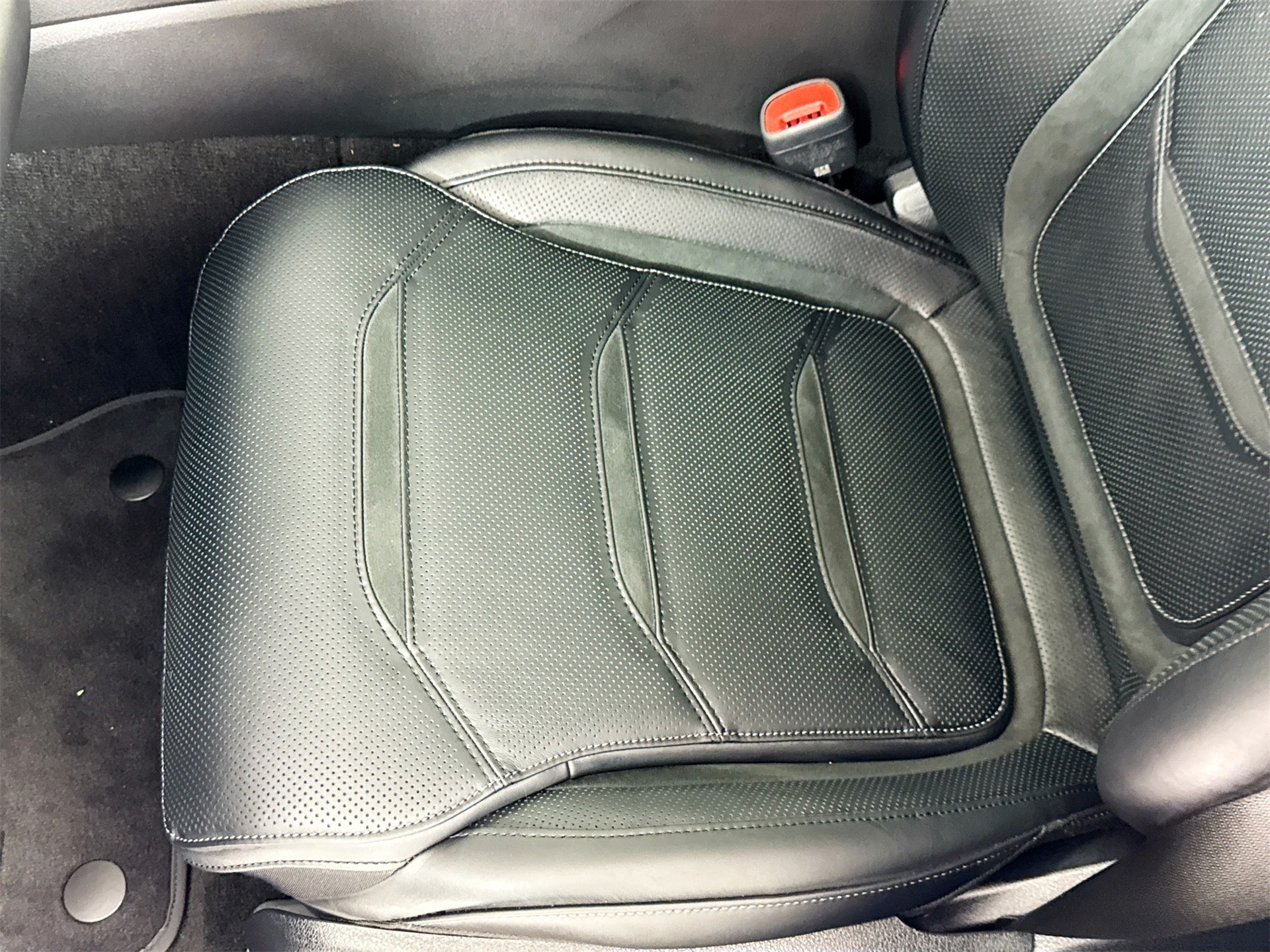 2025 Mercedes-Benz C-Class AMG C 63 S E Performance Image 21 of 35