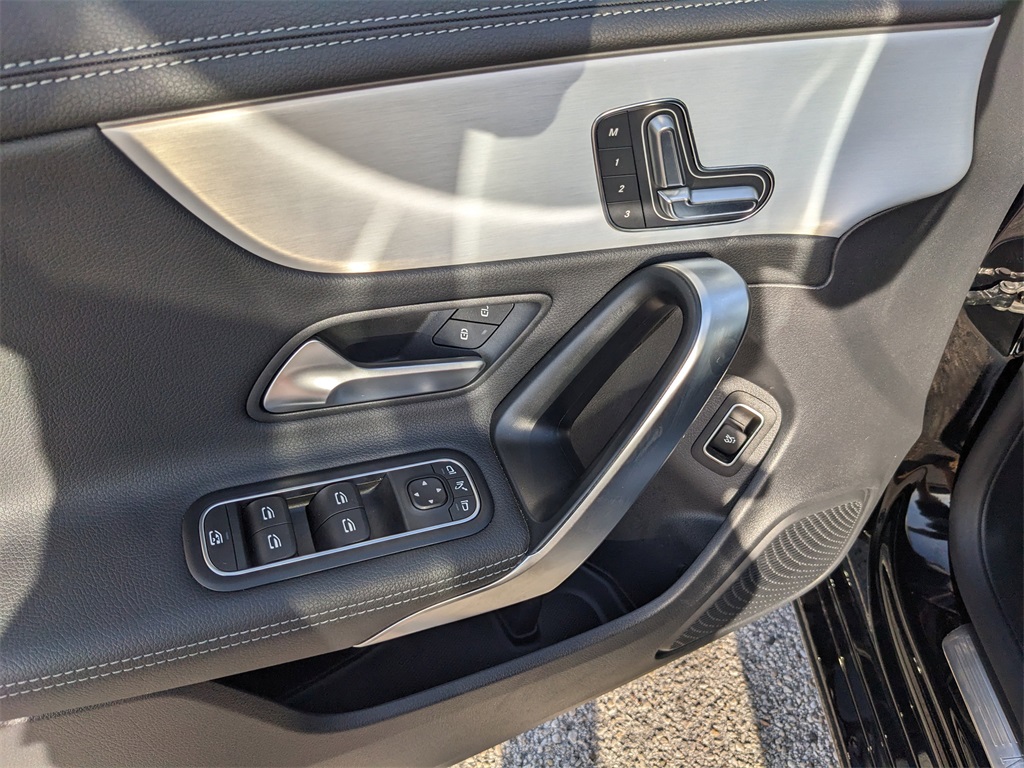 Vehicle image 19 of 37