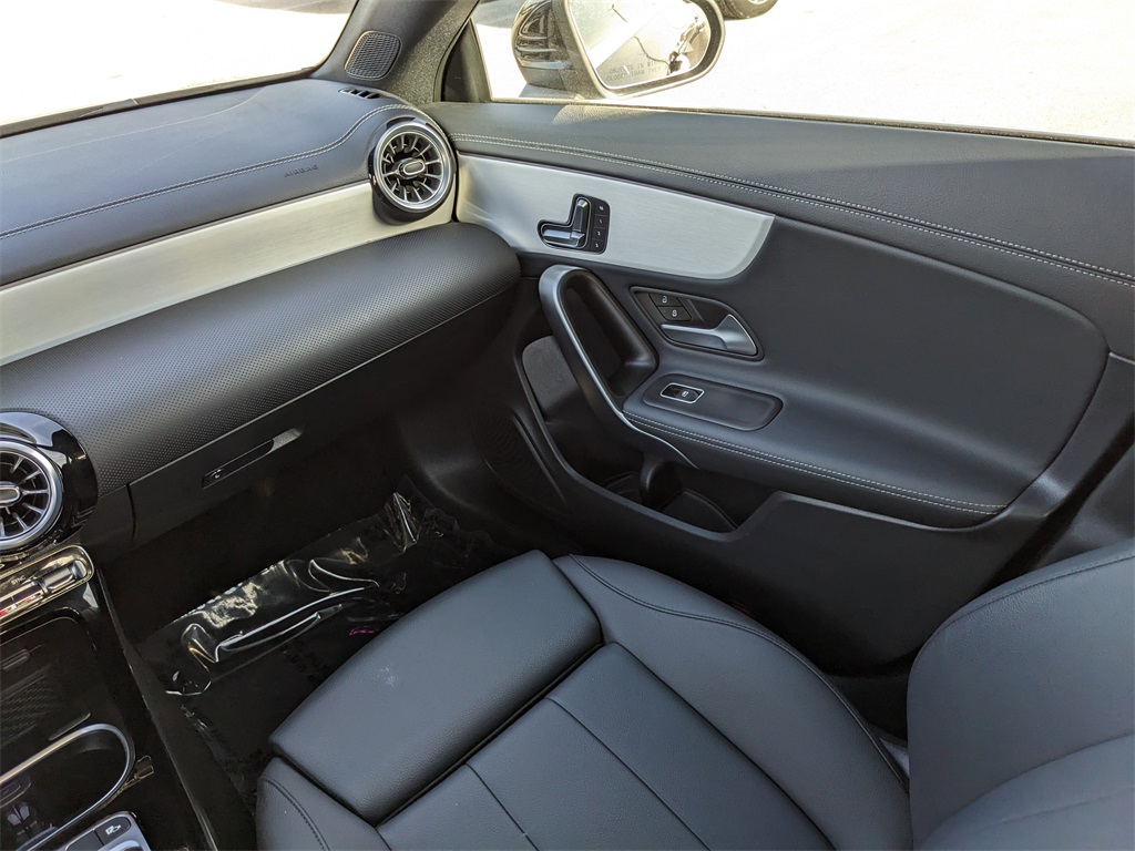 Vehicle image 17 of 37