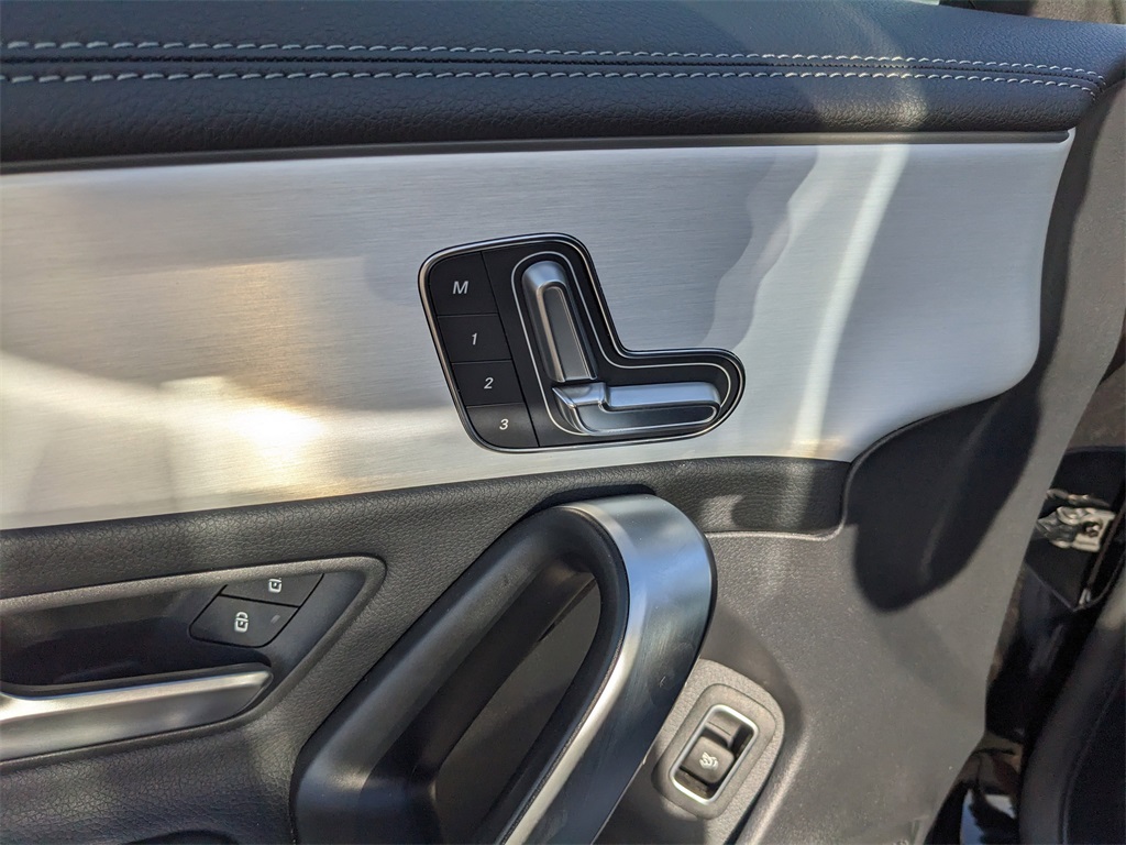 Vehicle image 20 of 37