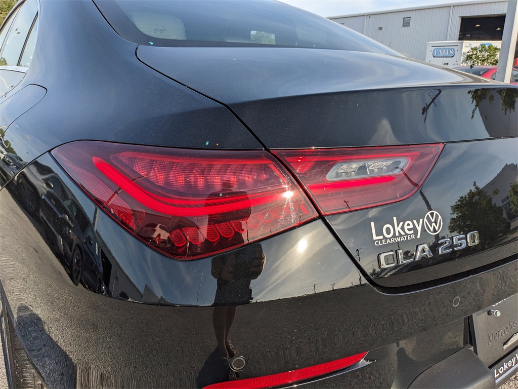 Vehicle image 11 of 37