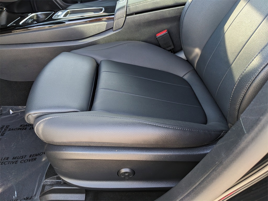 Vehicle image 21 of 37