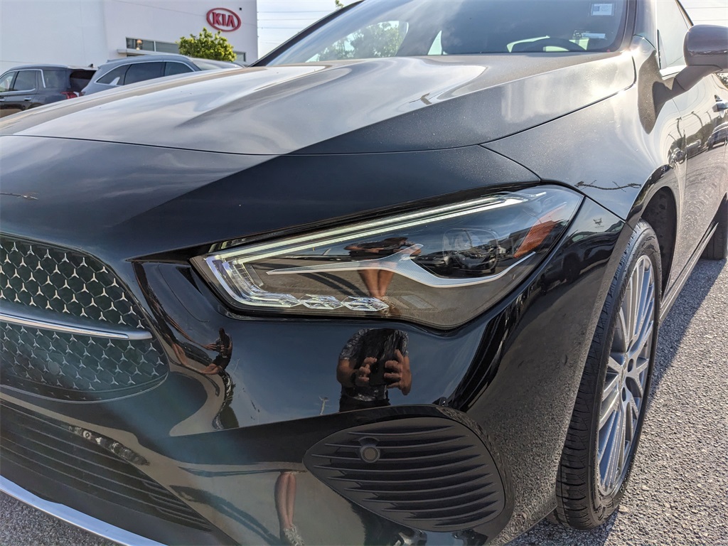 Vehicle image 10 of 37
