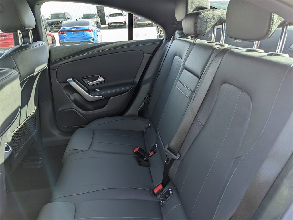 Vehicle image 18 of 37