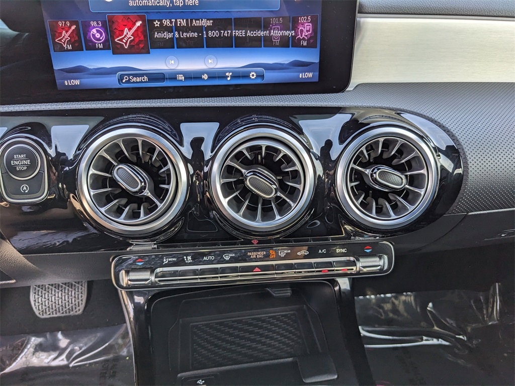 Vehicle image 25 of 37