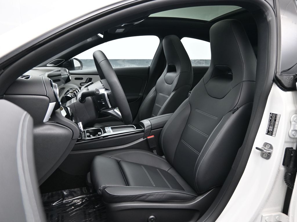 Vehicle image 33 of 51