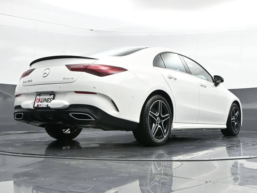 Vehicle image 17 of 51