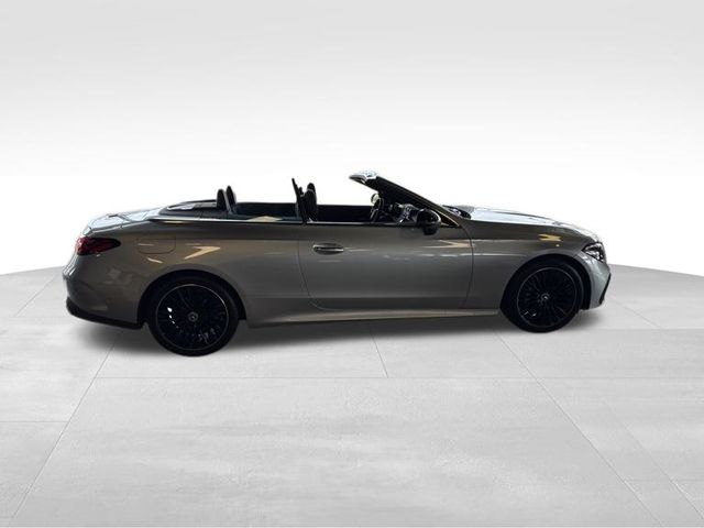 Vehicle image 4 of 18